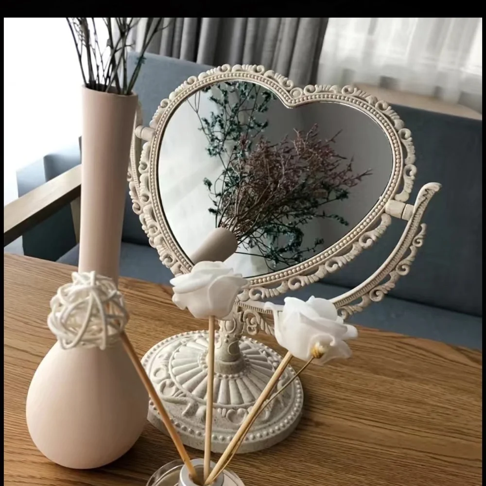 Double sided heart shaped vanity mirror (3 colors available)